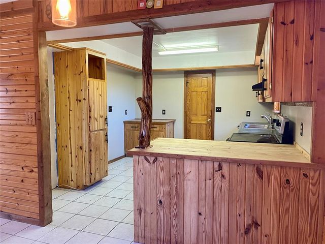 3927 Rocky Ridge Road, Ponca City, OK 74640