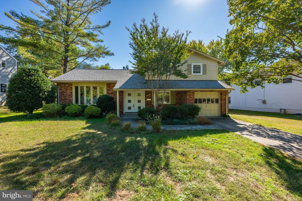6412 WILSON LN, Bethesda, MD 20817