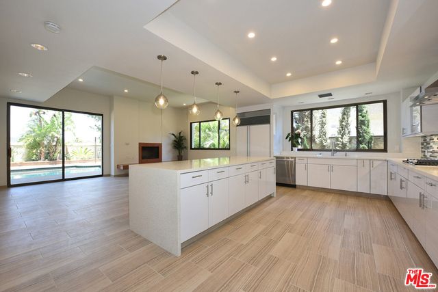 2408 VENUS Drive, Los Angeles, CA 90046