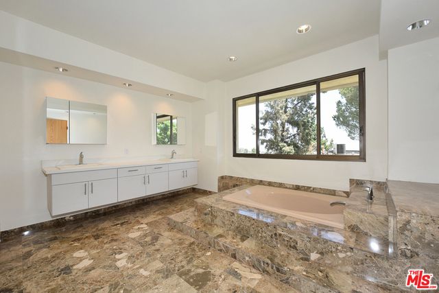 2408 VENUS Drive, Los Angeles, CA 90046