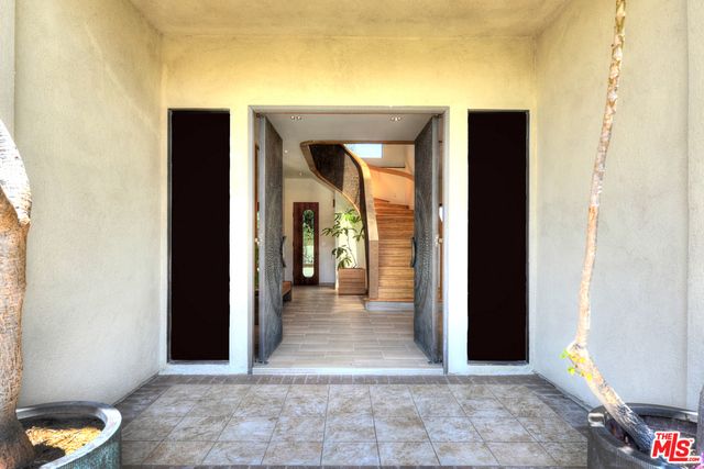 2408 VENUS Drive, Los Angeles, CA 90046