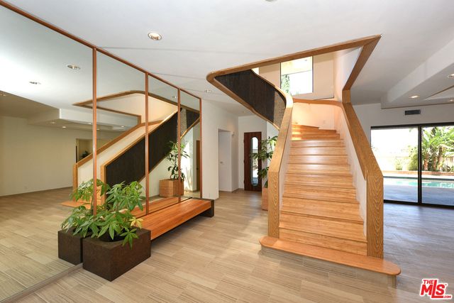 2408 VENUS Drive, Los Angeles, CA 90046