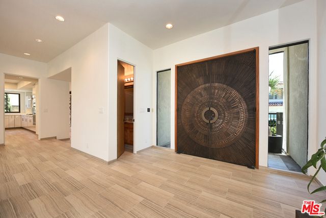 2408 VENUS Drive, Los Angeles, CA 90046