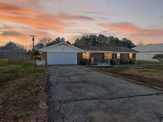 1888 Thrasher Pike, Hixson, TN 37343