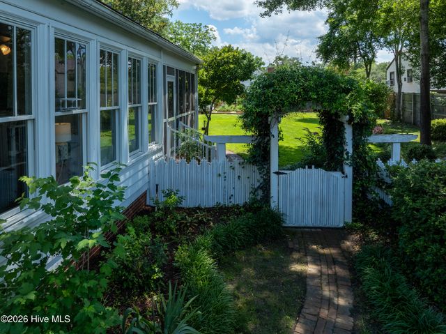 2306 Chestnut Street, Wilmington, NC 28405