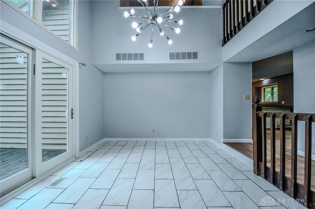 222 Walnut Grove Drive, Centerville, OH 45458