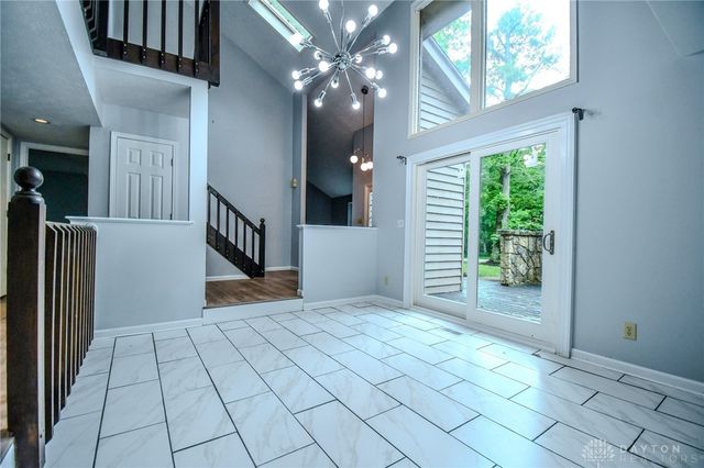222 Walnut Grove Drive, Centerville, OH 45458