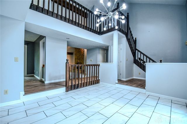 222 Walnut Grove Drive, Centerville, OH 45458