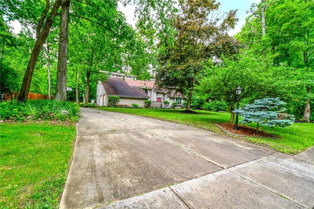 222 Walnut Grove Drive, Centerville, OH 45458