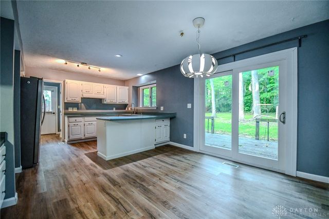 222 Walnut Grove Drive, Centerville, OH 45458
