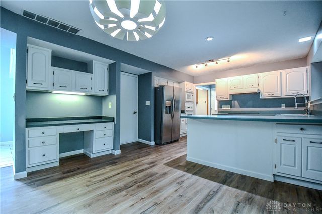 222 Walnut Grove Drive, Centerville, OH 45458
