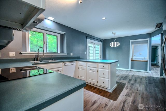 222 Walnut Grove Drive, Centerville, OH 45458