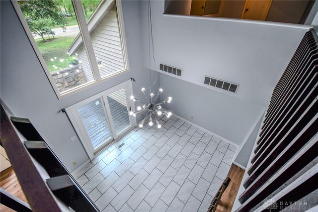 222 Walnut Grove Drive, Centerville, OH 45458