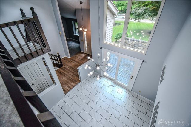 222 Walnut Grove Drive, Centerville, OH 45458