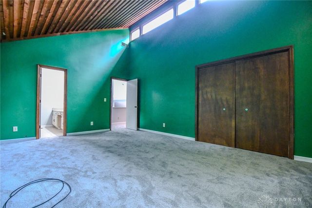 222 Walnut Grove Drive, Centerville, OH 45458