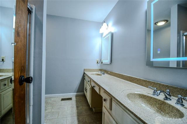 222 Walnut Grove Drive, Centerville, OH 45458