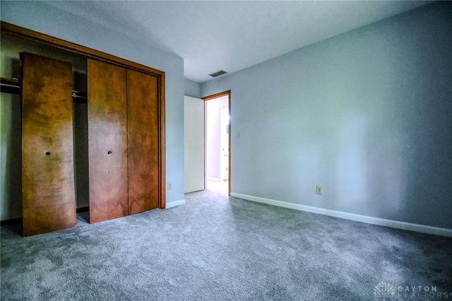 222 Walnut Grove Drive, Centerville, OH 45458