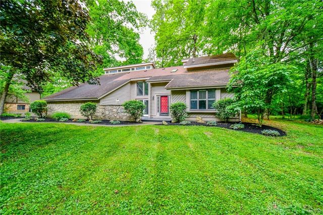 222 Walnut Grove Drive, Centerville, OH 45458