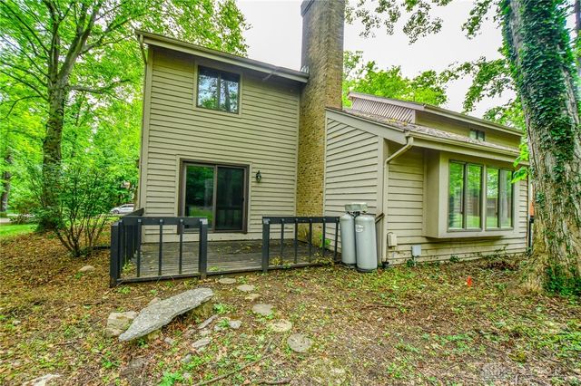 222 Walnut Grove Drive, Centerville, OH 45458