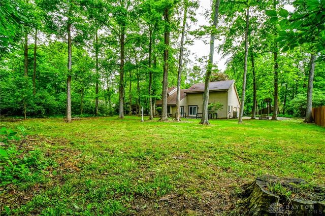 222 Walnut Grove Drive, Centerville, OH 45458