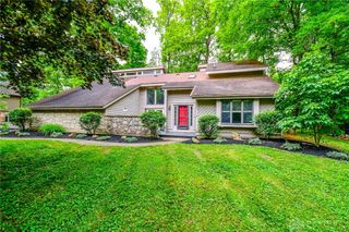222 Walnut Grove Drive, Centerville, OH 45458