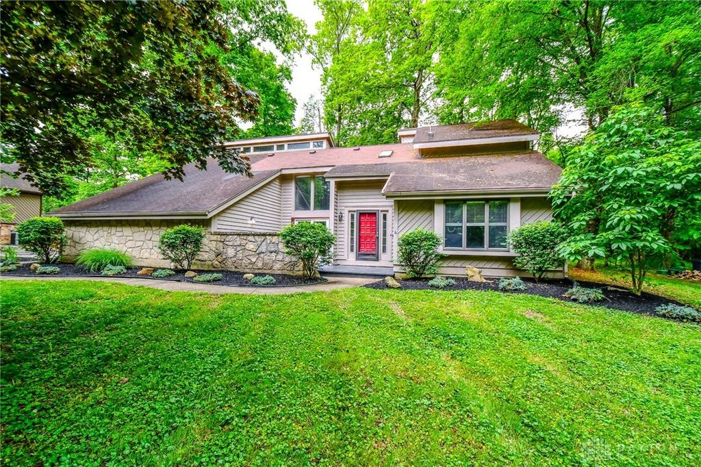 222 Walnut Grove Drive, Centerville, OH 45458