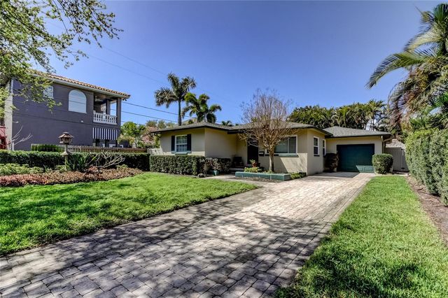 218 APPIAN WAY NE, St Petersburg, FL 33704