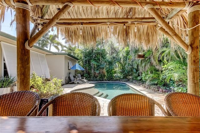 218 APPIAN WAY NE, St Petersburg, FL 33704