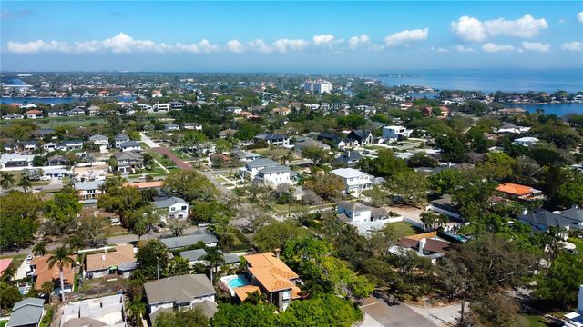 218 APPIAN WAY NE, St Petersburg, FL 33704