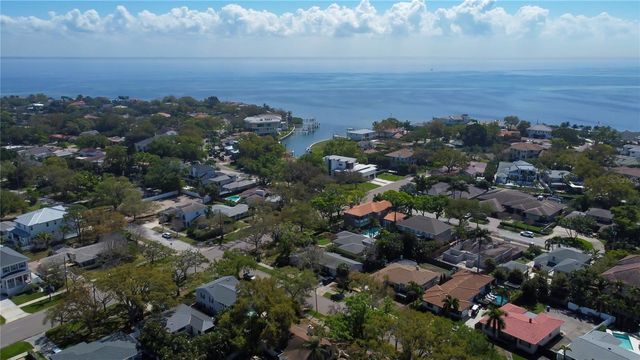 218 APPIAN WAY NE, St Petersburg, FL 33704