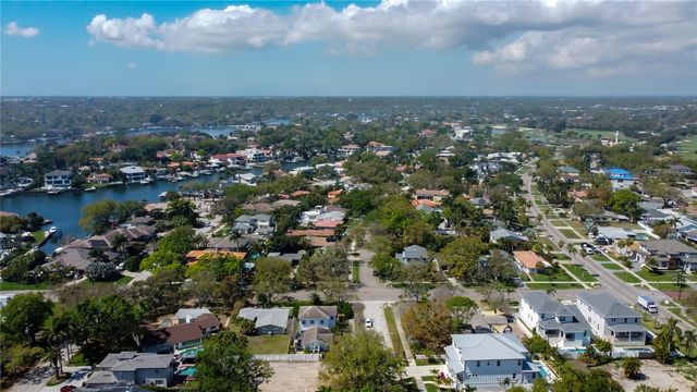 218 APPIAN WAY NE, St Petersburg, FL 33704