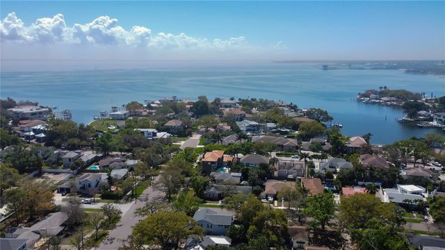 218 APPIAN WAY NE, St Petersburg, FL 33704