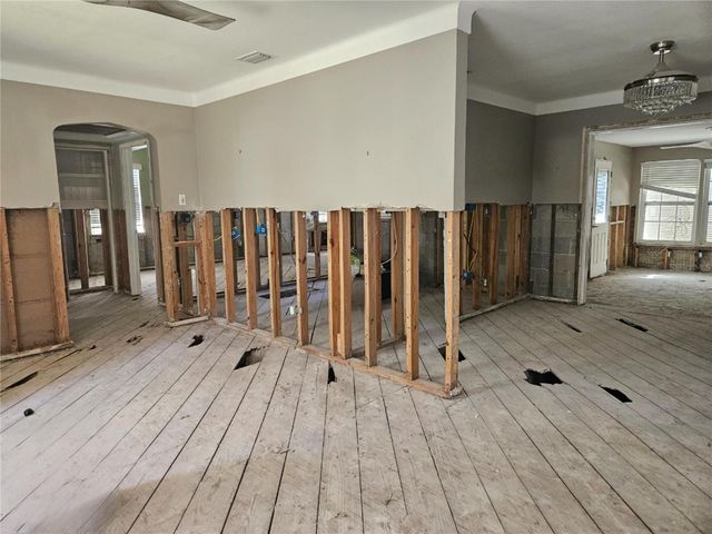 218 APPIAN WAY NE, St Petersburg, FL 33704