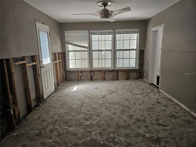 218 APPIAN WAY NE, St Petersburg, FL 33704