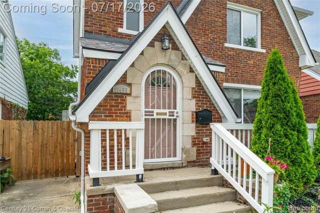 18455 Santa Rosa Drive, Detroit, MI 48221