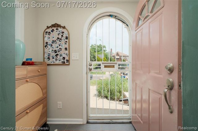 18455 Santa Rosa Drive, Detroit, MI 48221