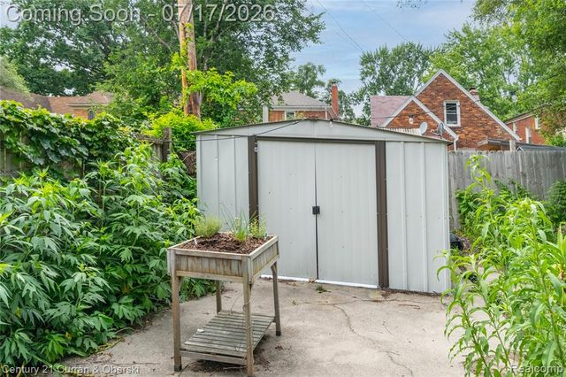 18455 Santa Rosa Drive, Detroit, MI 48221