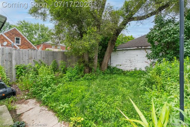 18455 Santa Rosa Drive, Detroit, MI 48221