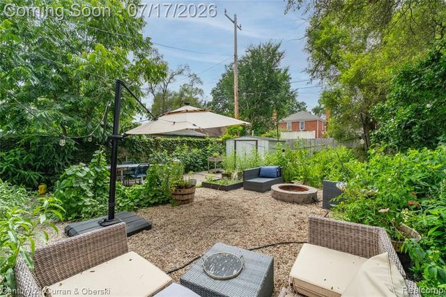 18455 Santa Rosa Drive, Detroit, MI 48221