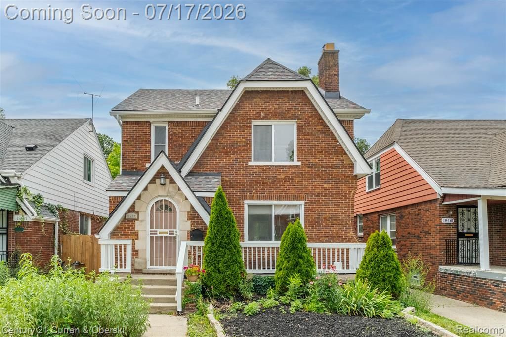 18455 Santa Rosa Drive, Detroit, MI 48221