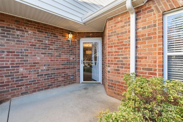 54 Lake Pointe Circle, Hendersonville, NC 28792