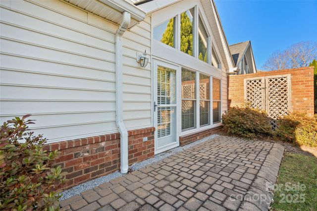 54 Lake Pointe Circle, Hendersonville, NC 28792