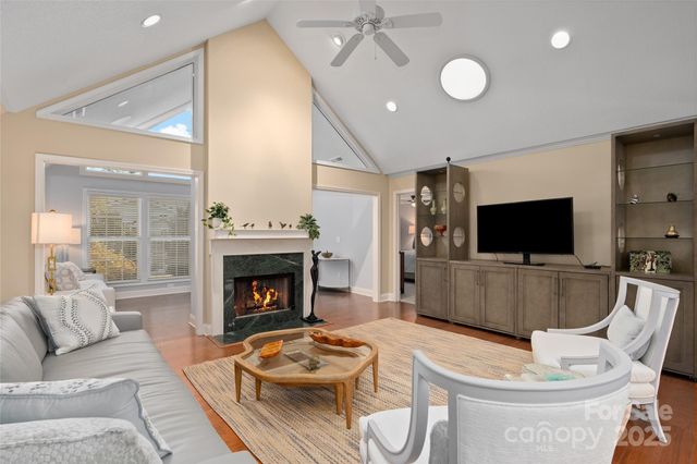 54 Lake Pointe Circle, Hendersonville, NC 28792