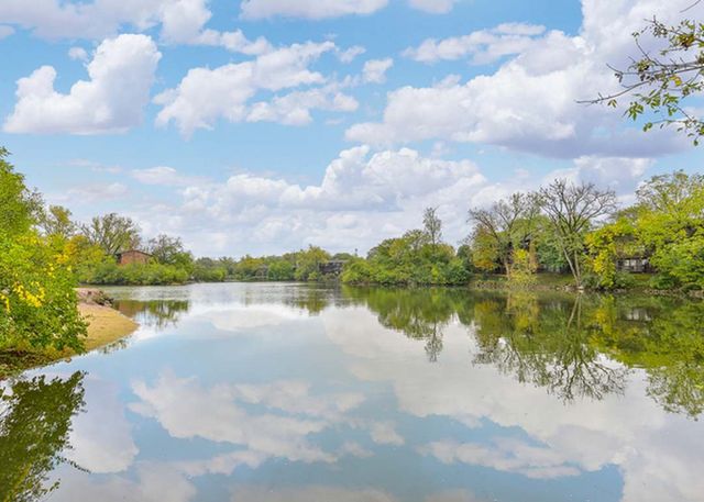 5509 E Lake Drive C, Lisle, IL 60532