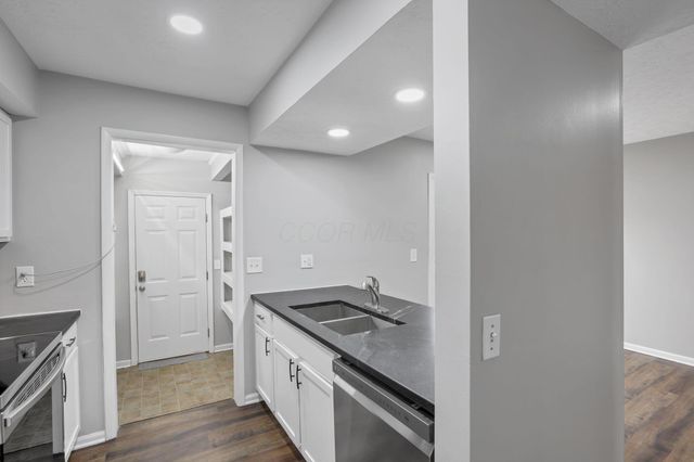 1637 Park Row Drive, Columbus, OH 43235