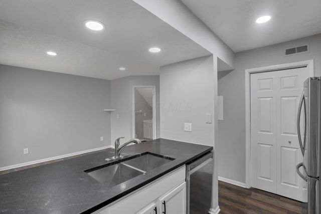 1637 Park Row Drive, Columbus, OH 43235