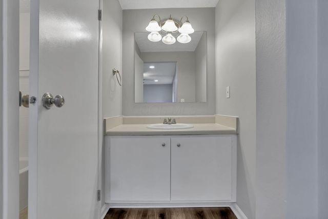 1637 Park Row Drive, Columbus, OH 43235