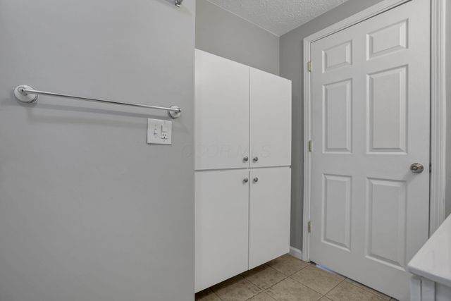 1637 Park Row Drive, Columbus, OH 43235