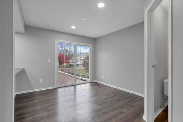 1637 Park Row Drive, Columbus, OH 43235