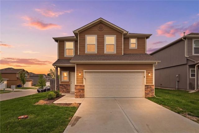 21305 W 215th Terrace, Spring Hill, KS 66083